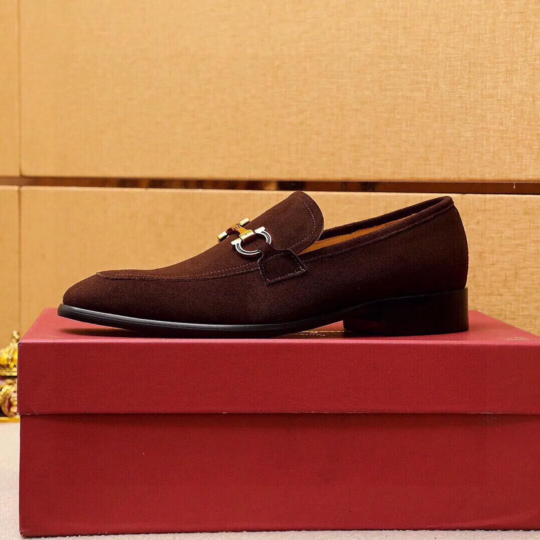Men's shoes 💰520 💐 Product trademark: Ferragamo "Ferragamo" casual leather shoes Regular size: 38-44 (45🉑️customized) Product materials: Selected imported first-layer frosted cowhide upper + original hardware buckle, imported water-dyed cowhide leather lining. Strong three-dimensional visual effect, combined outsole Color: 2⃣️colors available